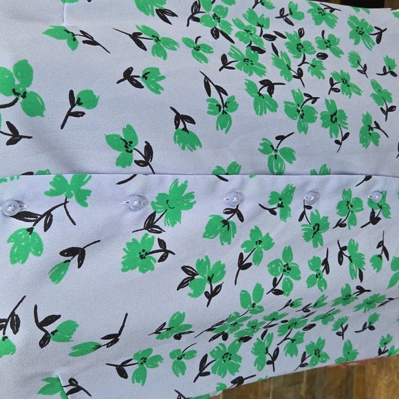 ANN TAYLOR RUFFLE BUTTON TOP - Picture 3 of 11